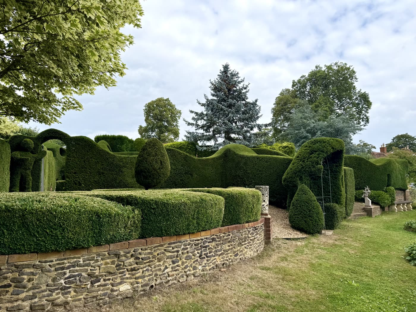Sculpted yew hedge garden by Jamie Barrett